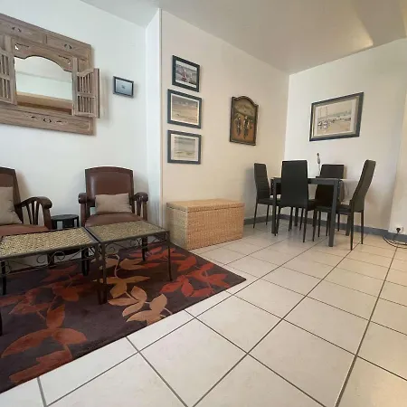 Saint-martin-de-re, Pres Des Commerces Et Restaurants, Ideal Pour Cyclistes - Fr-1-246c-20 Apartment *